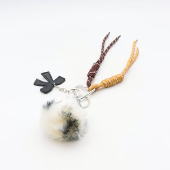 Flora&Co Tassenhanger 009 Pompon Grey Flora&Co Tassenhanger 009 Pompon Grey