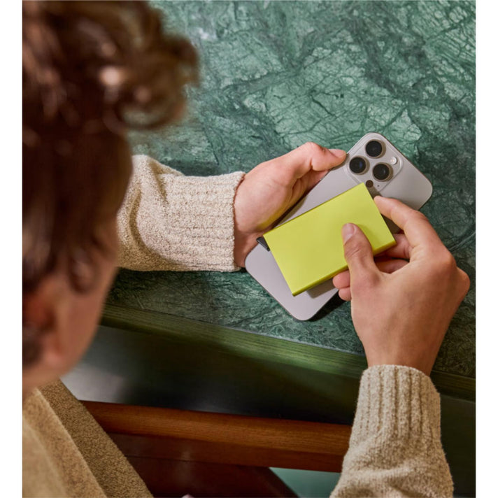 Secrid Pasjeshouder Cardprotector Magsafe Lime Secrid Pasjeshouder Cardprotector Magsafe Lime