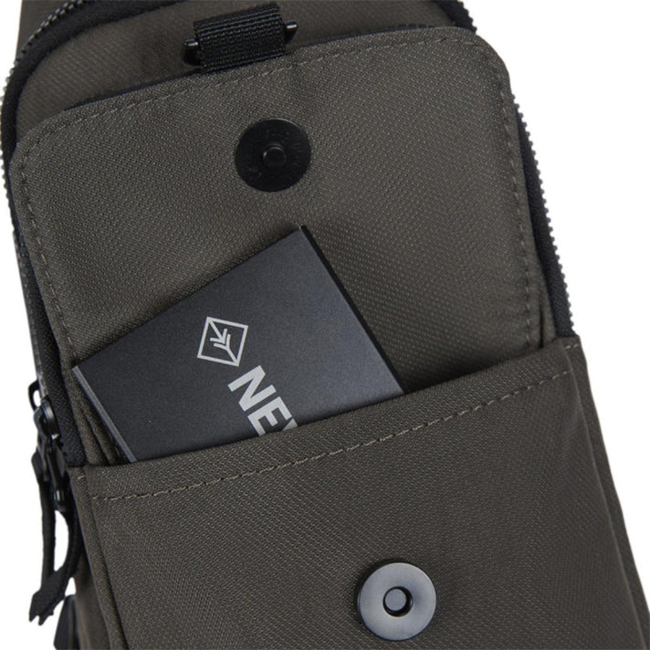 New Rebels Tas 51.1450 Meriden Taupe 39 New Rebels Tas 51.1450 Meriden Taupe 39