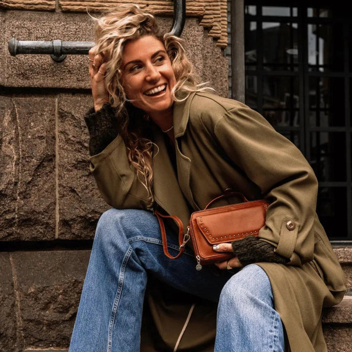 Mosz Tas Naomi Studs Cognac shiny light gold 02 Mosz Tas Naomi Studs Cognac shiny light gold 02