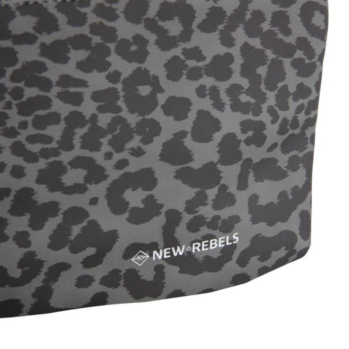 New Rebels Rugzak 51.1528 Weverly Leopard Black 00 New Rebels Rugzak 51.1528 Weverly Leopard Black 00