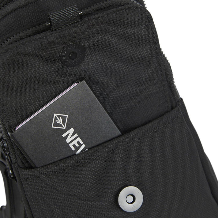 New Rebels Tas 51.1450 Meriden Zwart 00 New Rebels Tas 51.1450 Meriden Zwart 00