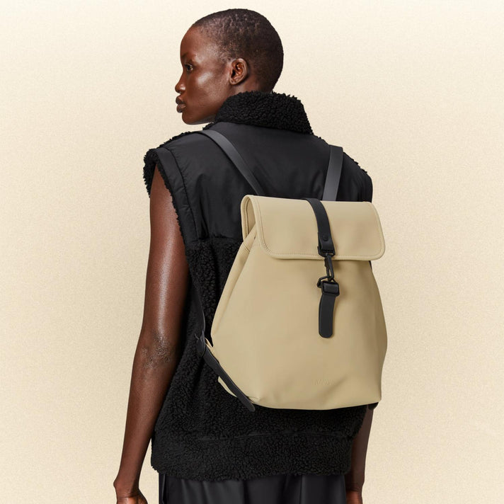 Rains Rugzak 13040 Bucket Backpack 24 Sand Rains Rugzak 13040 Bucket Backpack 24 Sand