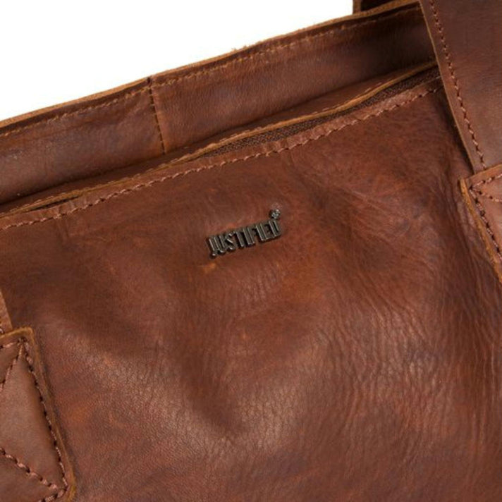 Justified Tas 10.0071 Nynke Brown 01 Justified Tas 10.0071 Nynke Brown 01
