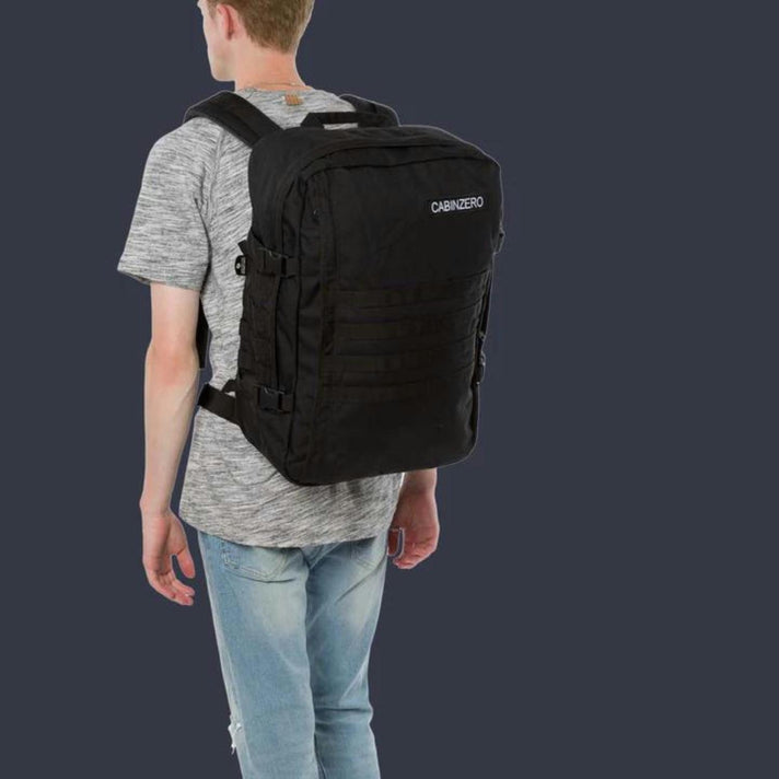 Cabin Zero Reistas CZ09 Milit 44 ltr Absolute Black 1401 Cabin Zero Reistas CZ09 Milit 44 ltr Absolute Black 1401