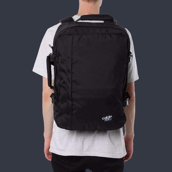 Cabin Zero Reistas CZ06 Class 44Ltr Absolute Black 1201 Cabin Zero Reistas CZ06 Class 44Ltr Absolute Black 1201
