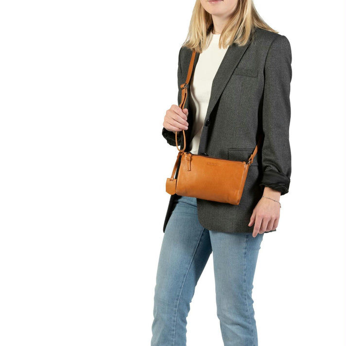 Burkely Tas 1000304 Crossbody Zip 24 Cinnamon Cognac Burkely Tas 1000304 Crossbody Zip 24 Cinnamon Cognac