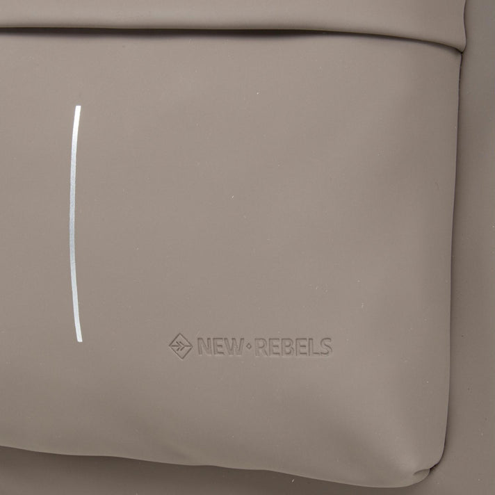 New Rebels Laptoprugzak 51.1195 Chicago Taupe 39 New Rebels Laptoprugzak 51.1195 Chicago Taupe 39