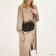 Charm Crossbody W00939 Zwart 001