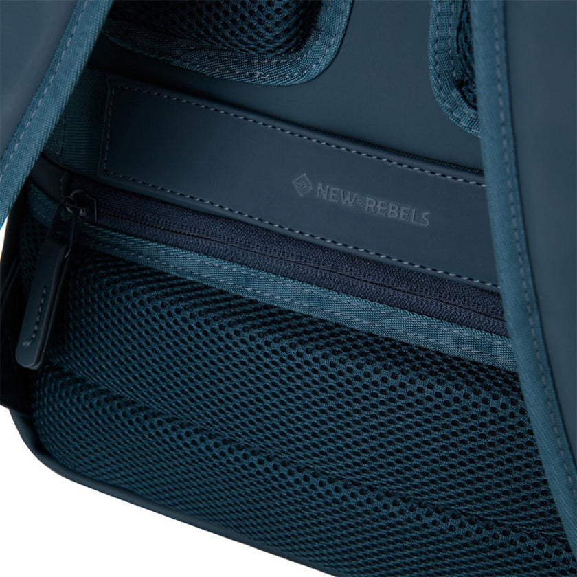New Rebels Underseater 51.1488 Easton M Navy 02