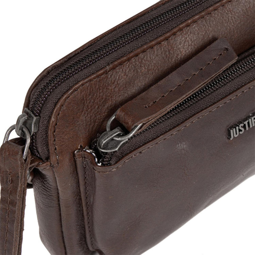 Justified Tas 12.1308 Nynke Brown 01