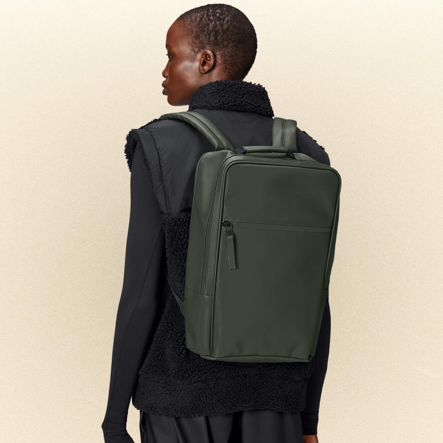 Rains Rugzak 12310 Book Backpack 03 Green Pasveer past bij jou